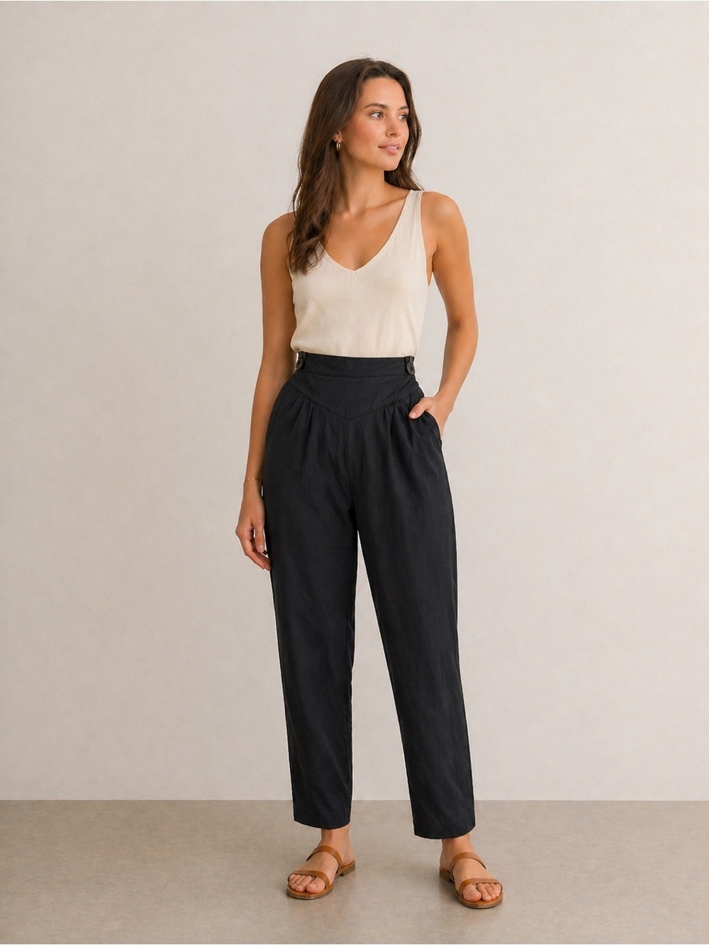 Vintage Foxmoor Women's High-Waist Tapered Black Pants ruch detail